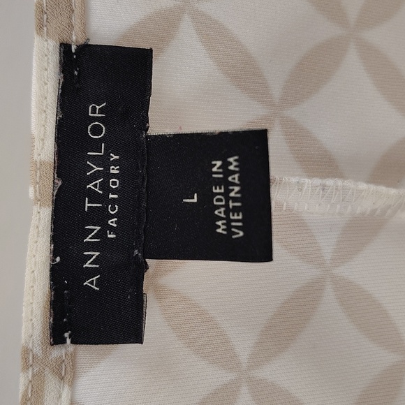 Ann Taylor Factory White And Tan Print Blouse Short Sleeve Size Large - Picture 4 of 6